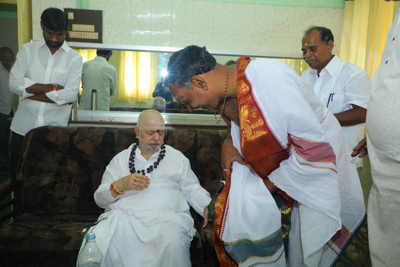 Sri Mulugu Ramalingeshwara Varaprasad Siddhanti was honoured with Jyotishyasastra Vignana Visharadha at Tummalapalli Kalakshetram, Vijayawada (309)